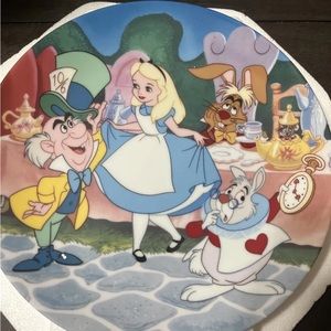 Exclusive Disney Alice In Wonderland Art Plate Picture